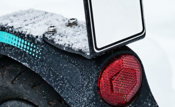 Zu sehen ist das Beitragsbild 1 zum Thema: E-Scooter Nummernschild