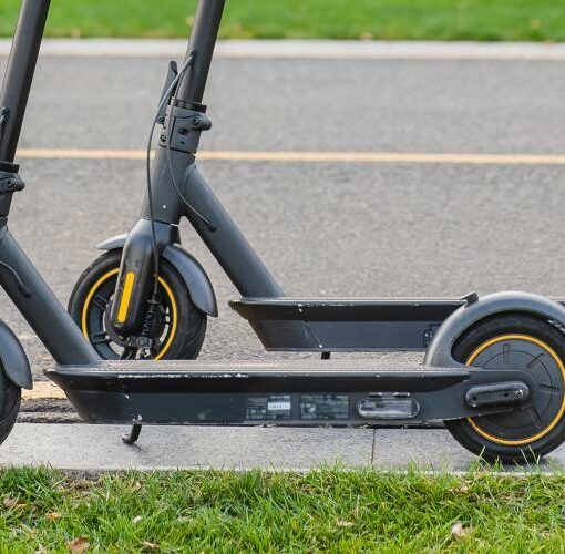 Zu sehen ist das Beitragsbild 1 zum Thema: E-Scooter mit 150 Kg Tragkraft