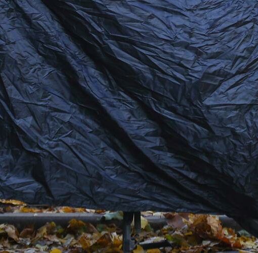 Zu sehen ist das Beitragsbild 1 zum Thema: Elektro Scooter Abdeckung & Regenschutz