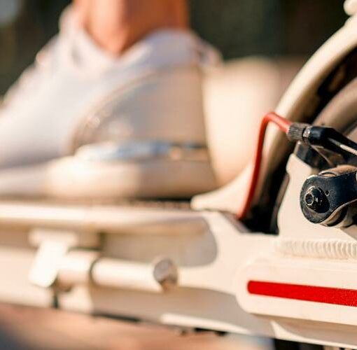 Zu sehen ist das Beitragsbild 1 zum Thema: Elektro Scooter mit Wechselakku