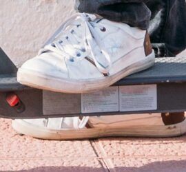 Zu sehen ist das Beitragsbild 1 zum Thema: Elektroroller kaufen Tipps