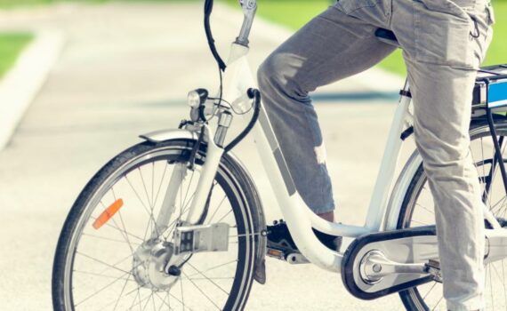 Zu sehen ist das Beitragsbild 1 zum Thema: Tiefeinsteiger E-Bike kaufen Tipps